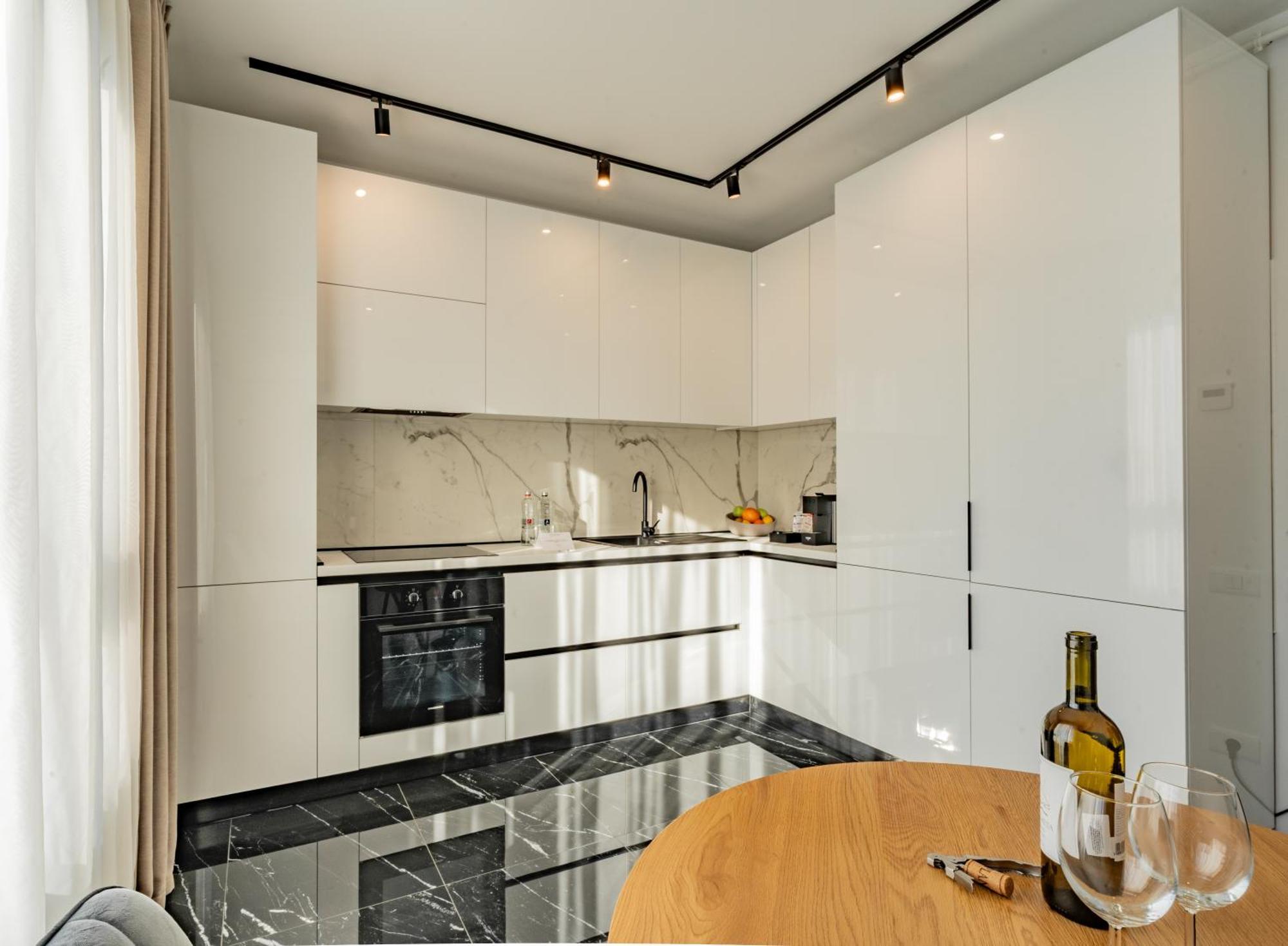 Cavar Apartament *