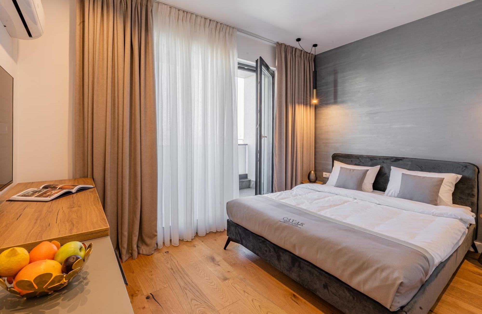 Cavar Apartament *