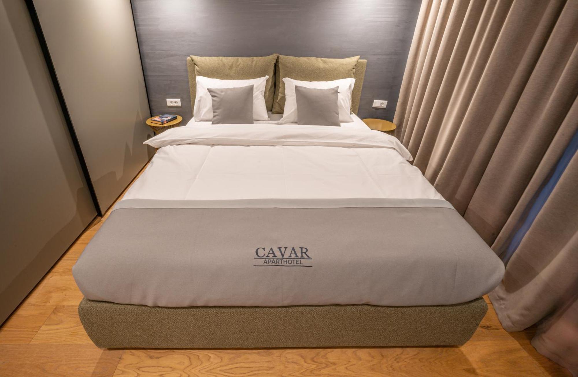 Apartament Cavar *
