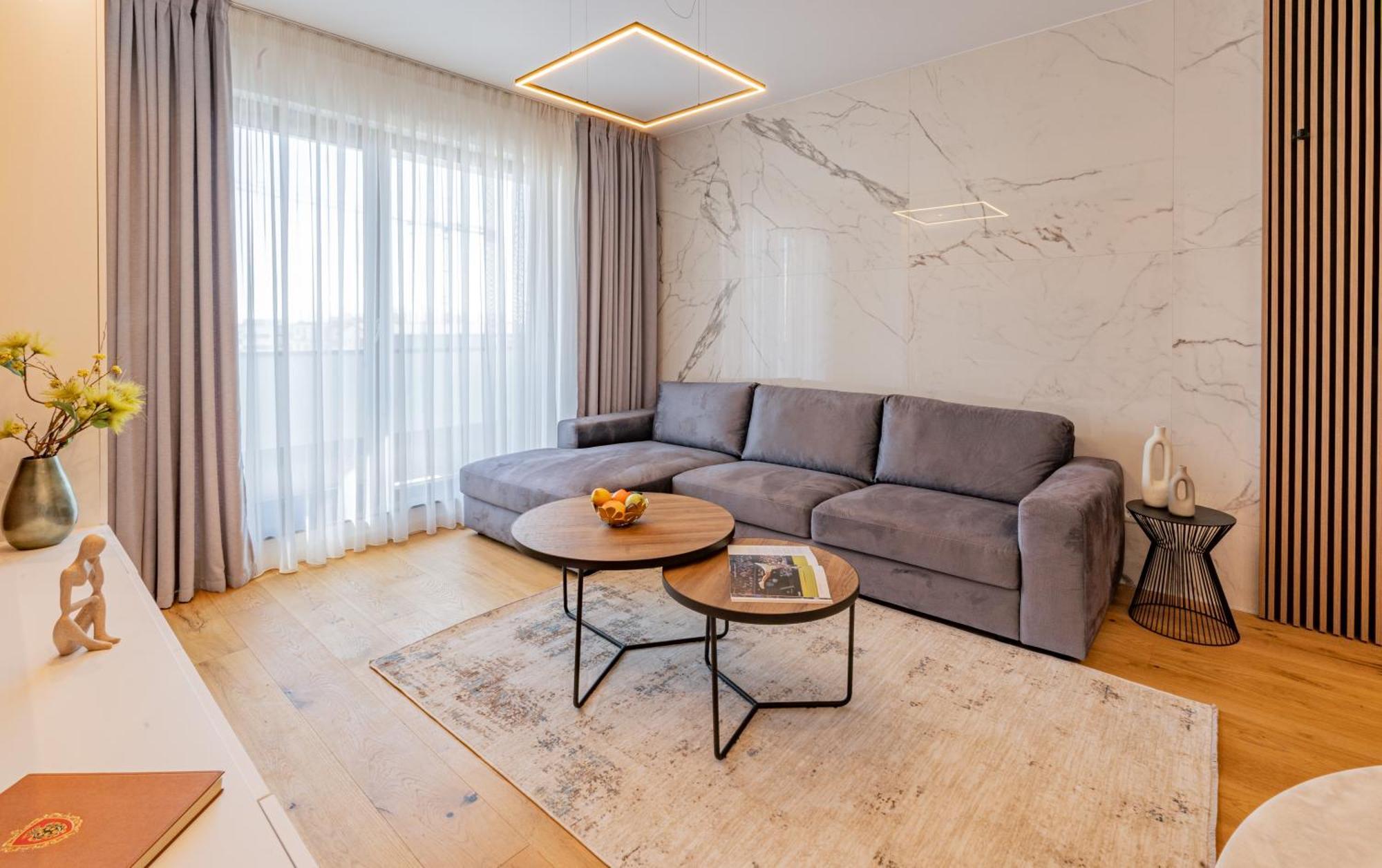 Apartament Cavar *