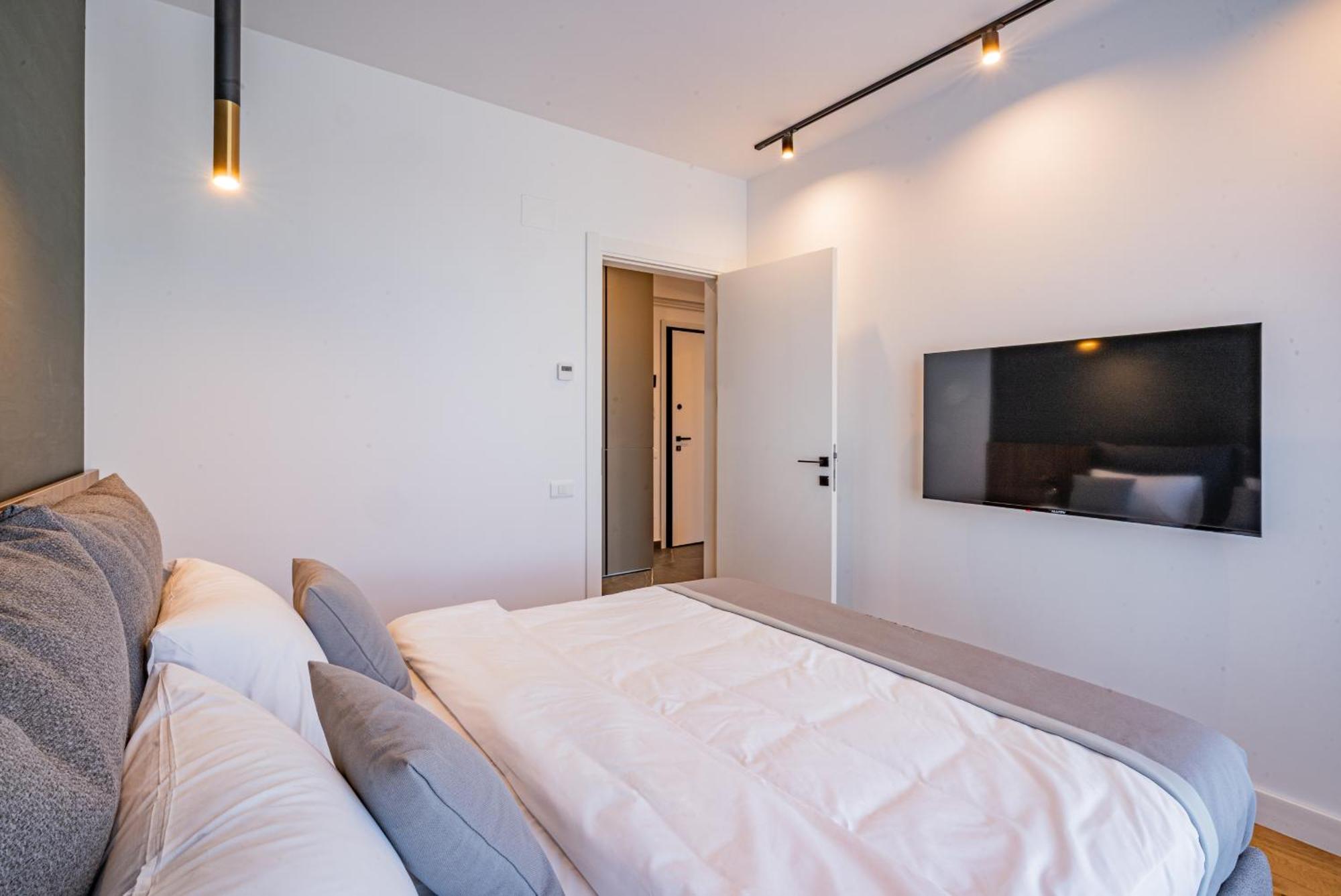 Cavar Apartament *