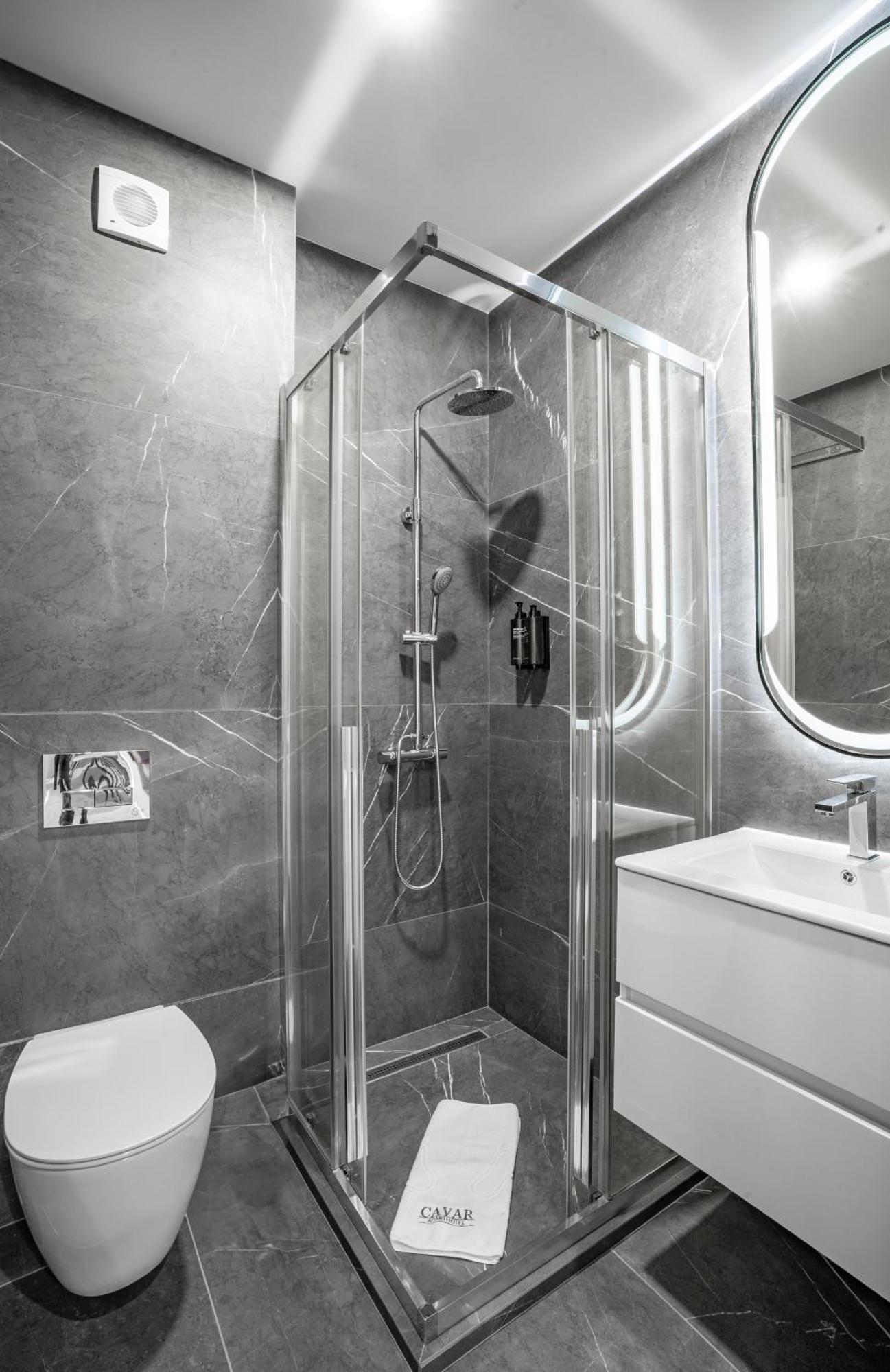 Cavar Apartament *